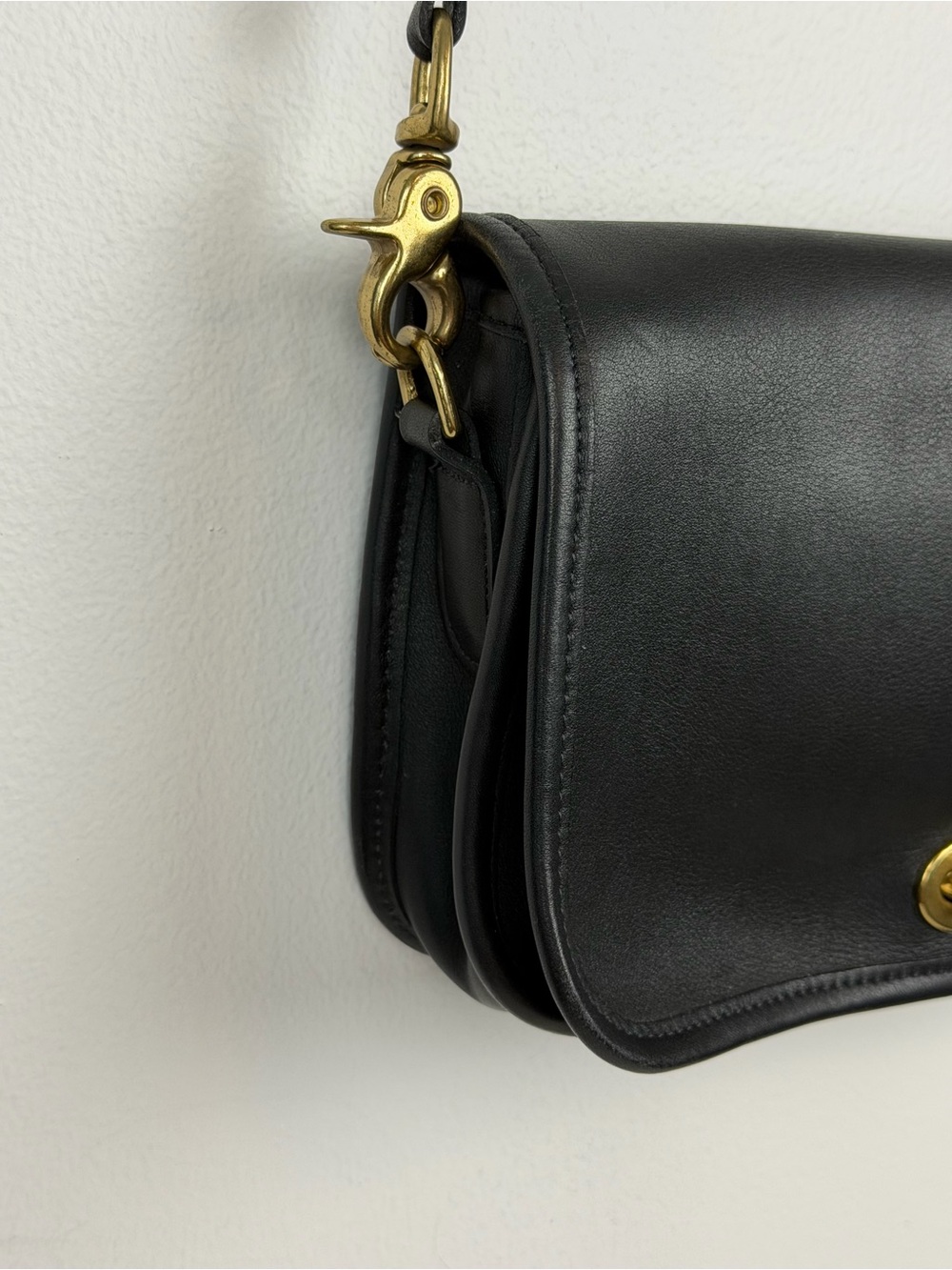 Vintage COACH Black Leather Pocket Purse with Gold Hardware - Picture 4 of 15